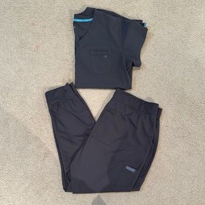 Med Couture scrub set. Pants size L. Top size M.